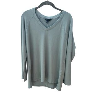 Banana republic ultra soft V-Neck Long Sleeve Top size M